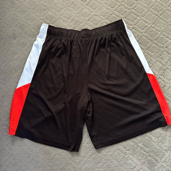 Cleveland Brown men shorts size L - Picture 7 of 7